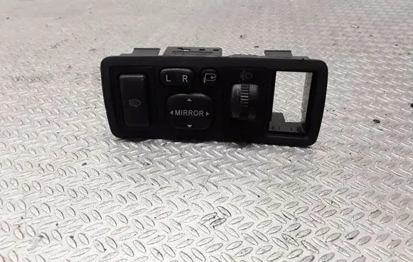 Toyota Avensis T250 Wing mirror switch
