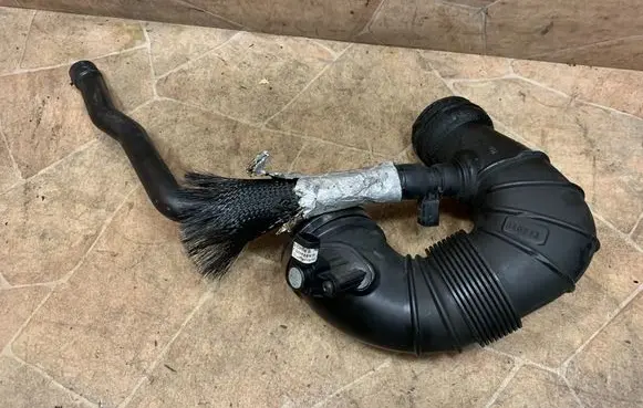 Mercedes-Benz C W204 Air intake hose/pipe A6510900337