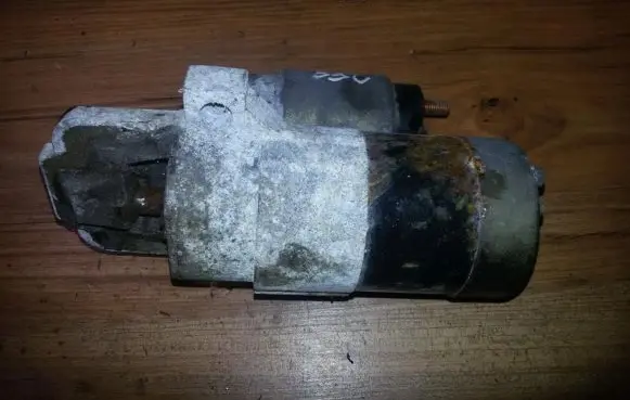 Mazda 3 I Starter motor m000t90981
