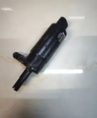 Volkswagen Touareg II Headlight washer pump 3B7955681