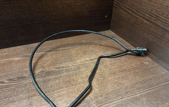 Engine coolant pipe/hose