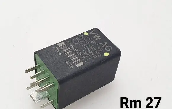 Volkswagen Golf VII Glow plug pre-heat relay 04L907282 51299060 27018