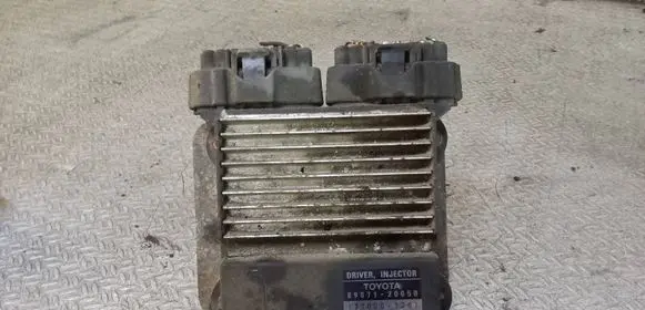 Toyota Avensis T250 Fuel injection control unit/module 8987120050 1310001261