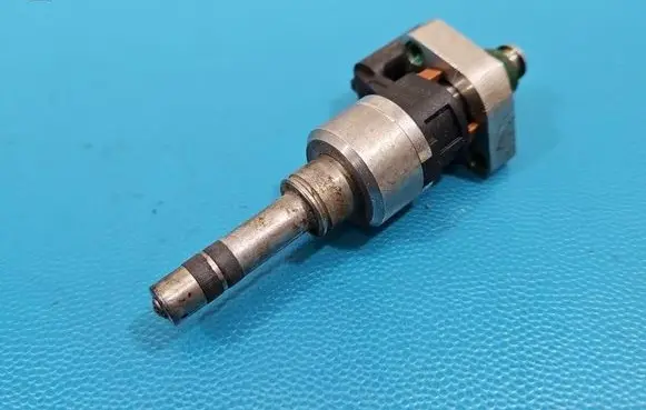 Opel Astra K Fuel injector 55577403 IMPRK1569983