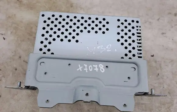 Radio/CD/DVD/GPS head unit