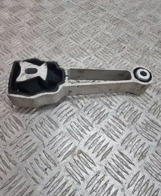 Land Rover Evoque I Engine mount bracket