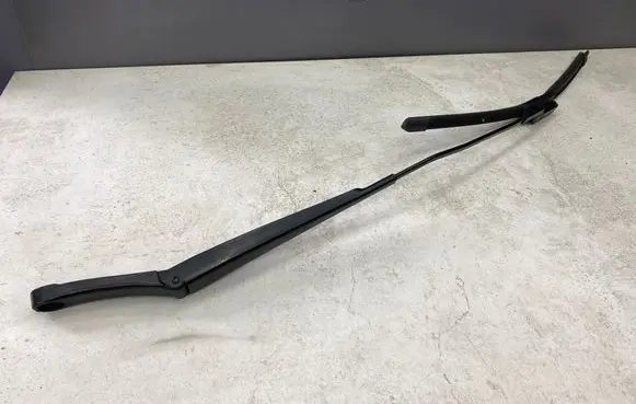 Volkswagen Golf V Front wiper blade arm 1Q1955410