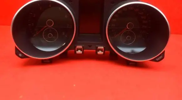 Volkswagen Golf Plus Speedometer (instrument cluster) 5K0920871