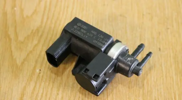 Audi A4 S4 B6 8E 8H Turbo solenoid valve 8E0906628C