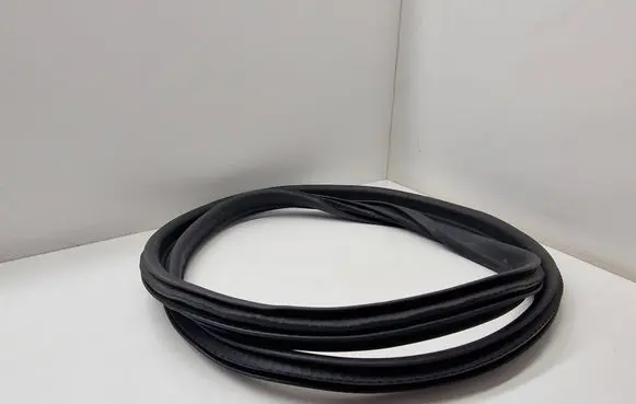 BMW i4 Rubber seal rear door 7482947