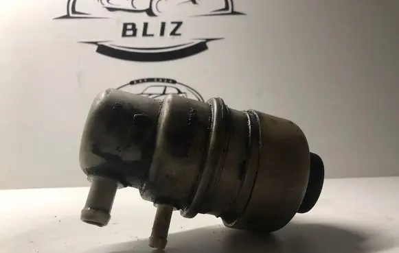 Power steering fluid tank/reservoir