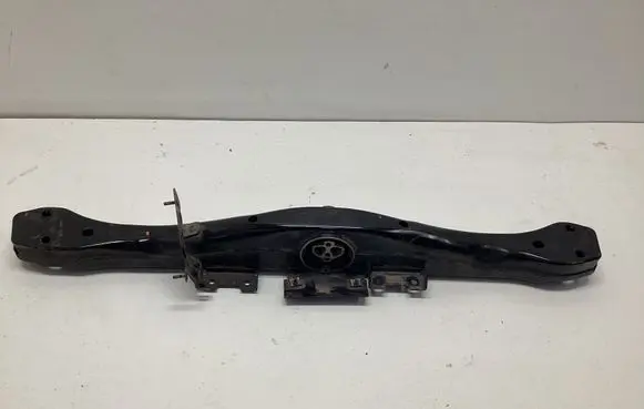Volkswagen Touareg II Front differential bracket 