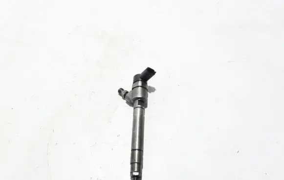 Volvo XC90 Fuel injector 30750283