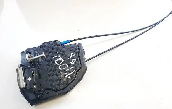 Toyota Auris 150 Rear door lock A046693