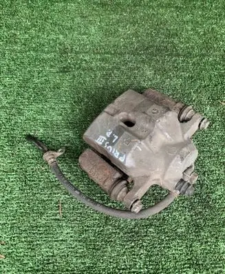 Toyota Prius (XW30) Front brake caliper 