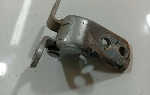 Toyota Avensis Verso Front door upper hinge 