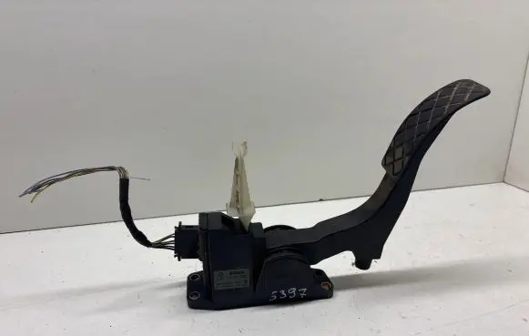 Volkswagen Golf IV Accelerator throttle pedal 1J1721503K