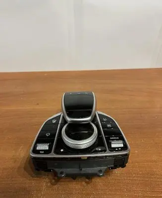 Mercedes-Benz C W205 Head unit multimedia control A2059009927 D4702