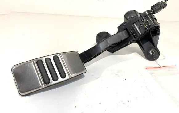 Ford Mustang VI Accelerator throttle pedal CR33-9F836-AB