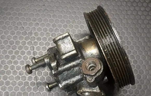 Mercedes-Benz Vito Viano W639 Power steering pump A6042360010
