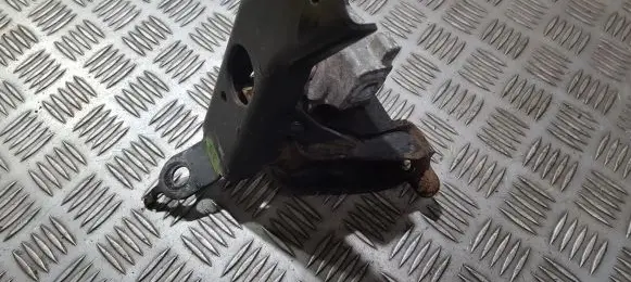 Toyota Yaris Engine mount bracket