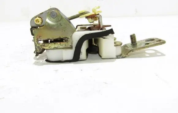 Mitsubishi Eclipse Front door lock Nėra