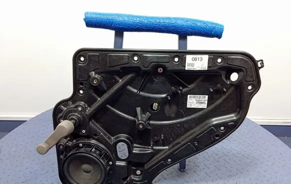 Volkswagen Golf VI Rear door window regulator with motor 5K4839756K