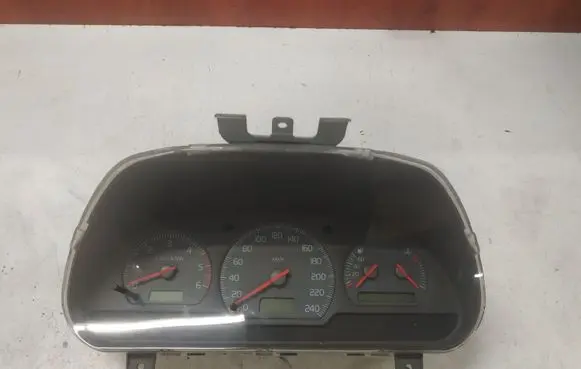 Volvo S40, V40 Speedometer (instrument cluster) 30857571 SW30887708A