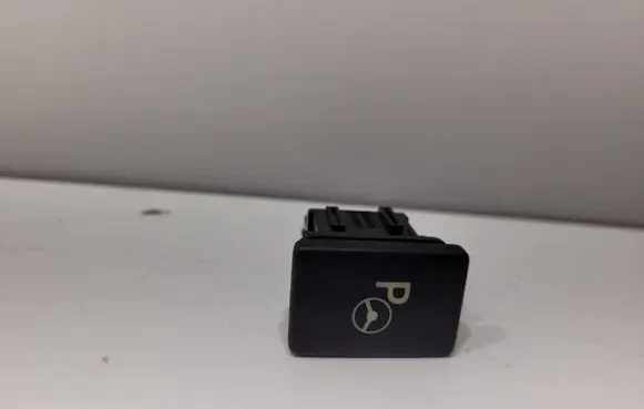 Nissan Leaf II (ZE1) ESP (stability program) switch 15C629
