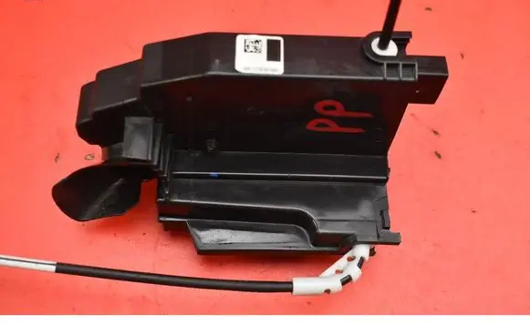Peugeot 308 Front door lock 9810309380