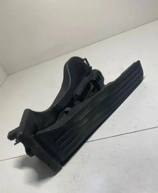 Volkswagen Touran I Accelerator throttle pedal 1T1721503E 6PV00868900 1042403