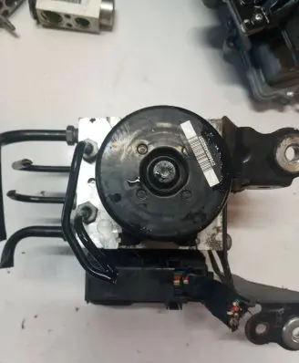 Volvo S60 ABS Pump 31400101 13W471