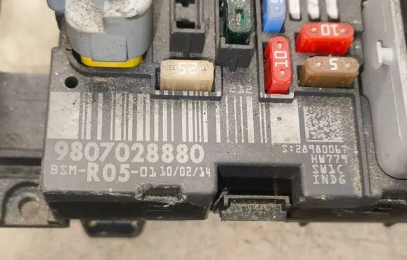 Peugeot Partner Fuse module 9807028880 24990067