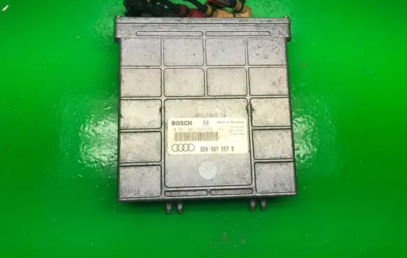 Audi A4 S4 B5 8D Engine control unit/module ECU 8D0907557B 0261203554