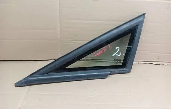 Seat Leon (1P) Front triangle window/glass 1P0845411