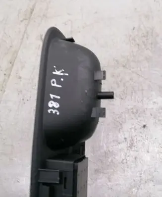 Volkswagen PASSAT B6 Electric window control switch