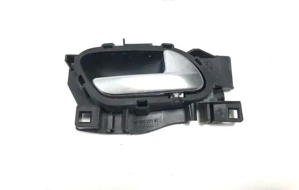 Loading door interior handle