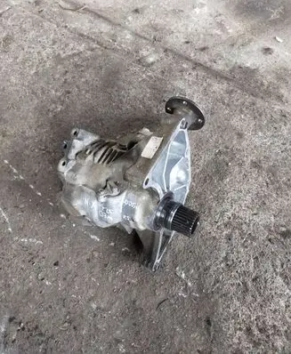 Nissan X-Trail T30 Gearbox transfer box case XU4