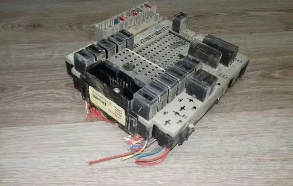 Volvo S80 Fuse module 9494673