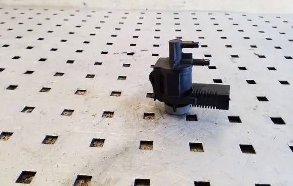 Volkswagen Scirocco Turbo solenoid valve 1K0906283A