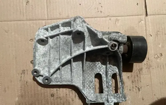 BMW 1 F20 F21 A/C compressor mount bracket 7585107