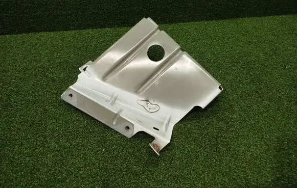 Fender mounting bracket