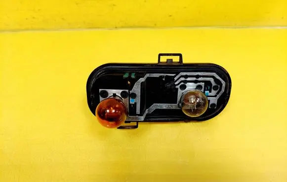 Nissan Qashqai Tail light bulb cover holder 89070311