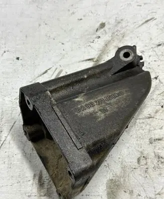 Mercedes-Benz E W211 Engine mounting bracket A6132230504
