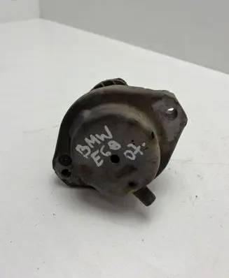 BMW 5 E60 E61 Engine mount bracket 6774620