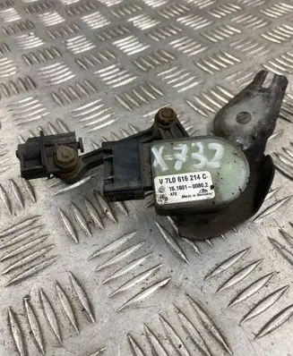 Headlight/headlamp level sensor