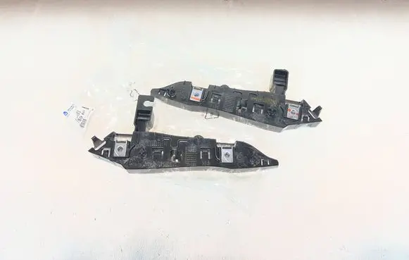Peugeot 3008 II Front bumper mounting bracket 1617975980