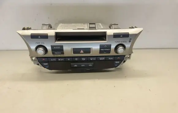 Lexus ES 300h Radio/CD/DVD/GPS head unit 8614033060 1351161110C AJ500715
