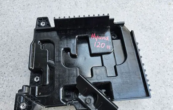 Hyundai i20 (GB IB) Battery tray 