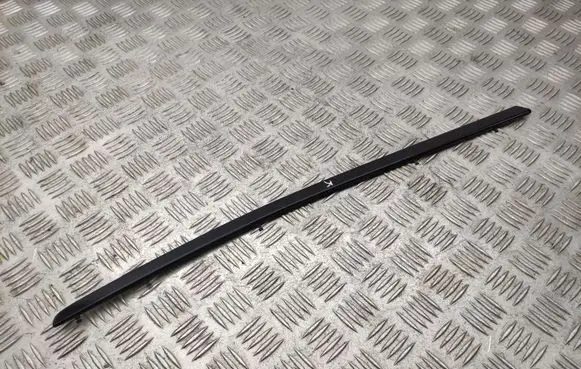 Peugeot 308 Rear side glass trim 